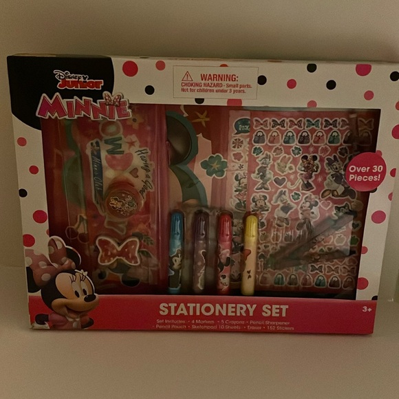 Minnie Mouse  set: markers, crayons, sharpener, pouch, eraser, stickers, sheets - Picture 6 of 17